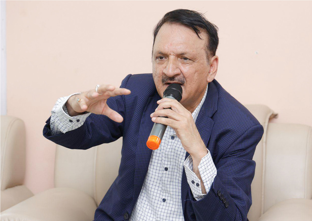 राजस्व लक्ष्य भेट्न इमान्दार भएर काम गर्न आवश्यक छ : अर्थमन्त्री डा महत
