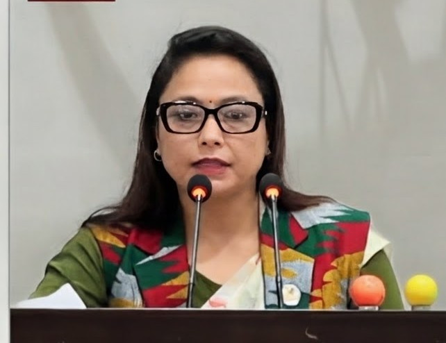‘पीडित एक पोका चाउचाउ खोजिरहेका छन्, हामी मन्त्री खोजिरहेका छौँ’-सांसद मञ्जु भुसालको प्रश्न
