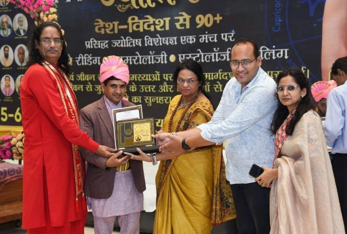 मेरठस्थित आईआईएमटी विश्वविद्यालयको अन्तर्राष्ट्रिय ज्योतिष महोत्सवमा पन्थीलाई  विशेष आतिथ्यता
